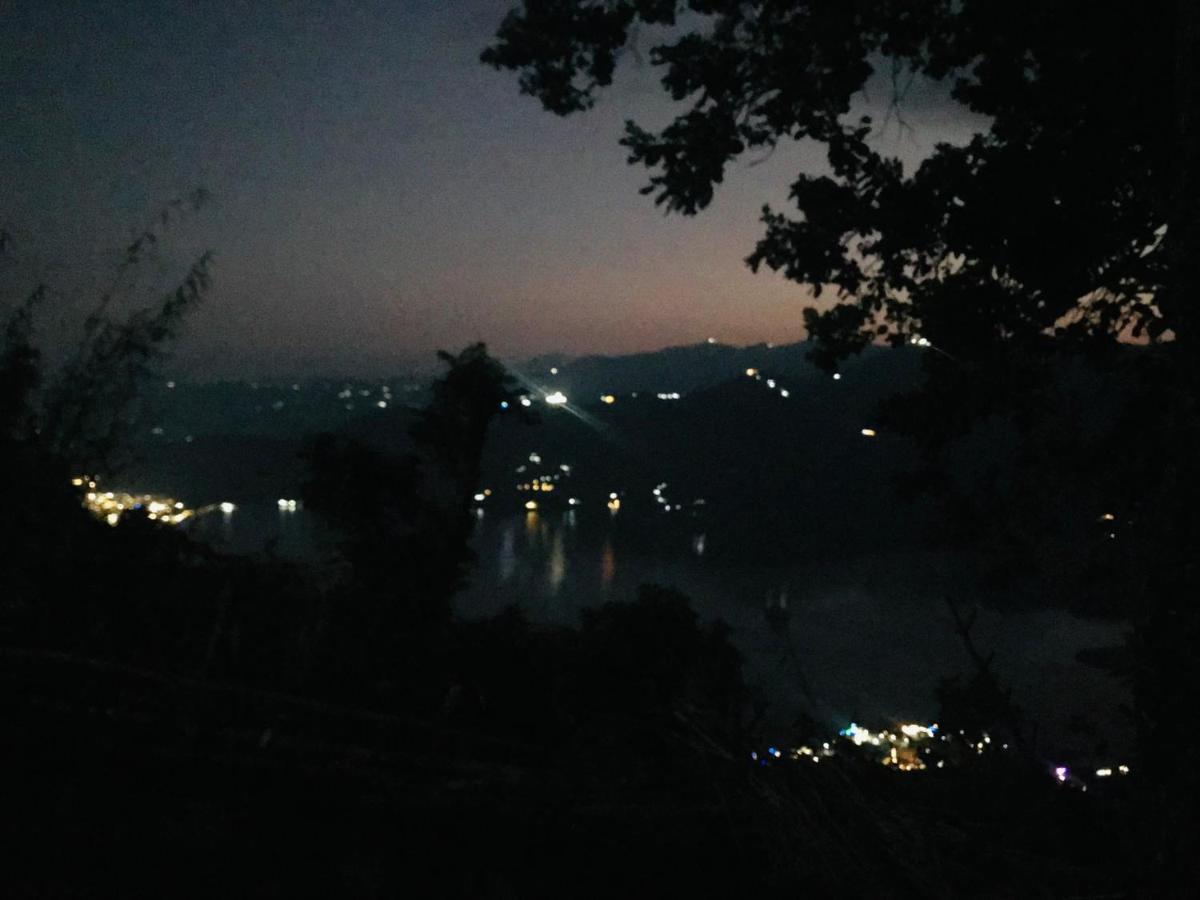 Hom'S Homestay & Farmstay Sarangkot ポカラ エクステリア 写真