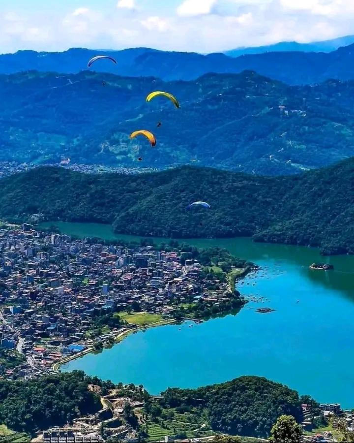 Hom'S Homestay & Farmstay Sarangkot ポカラ エクステリア 写真